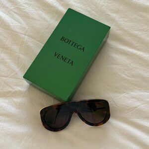 Bottega Veneta Tortoiseshell Shield Sunglasses with Dark Lenses